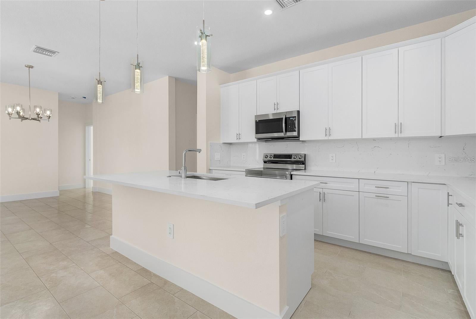 ROTONDA LAKES - Residential