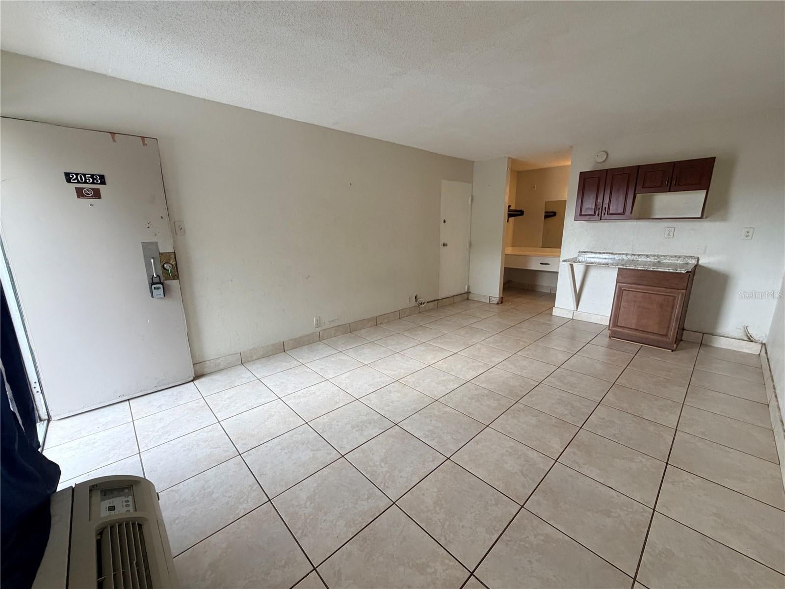 SANDLAKE COURTYARDS CONDO 5901/3515 - Residential