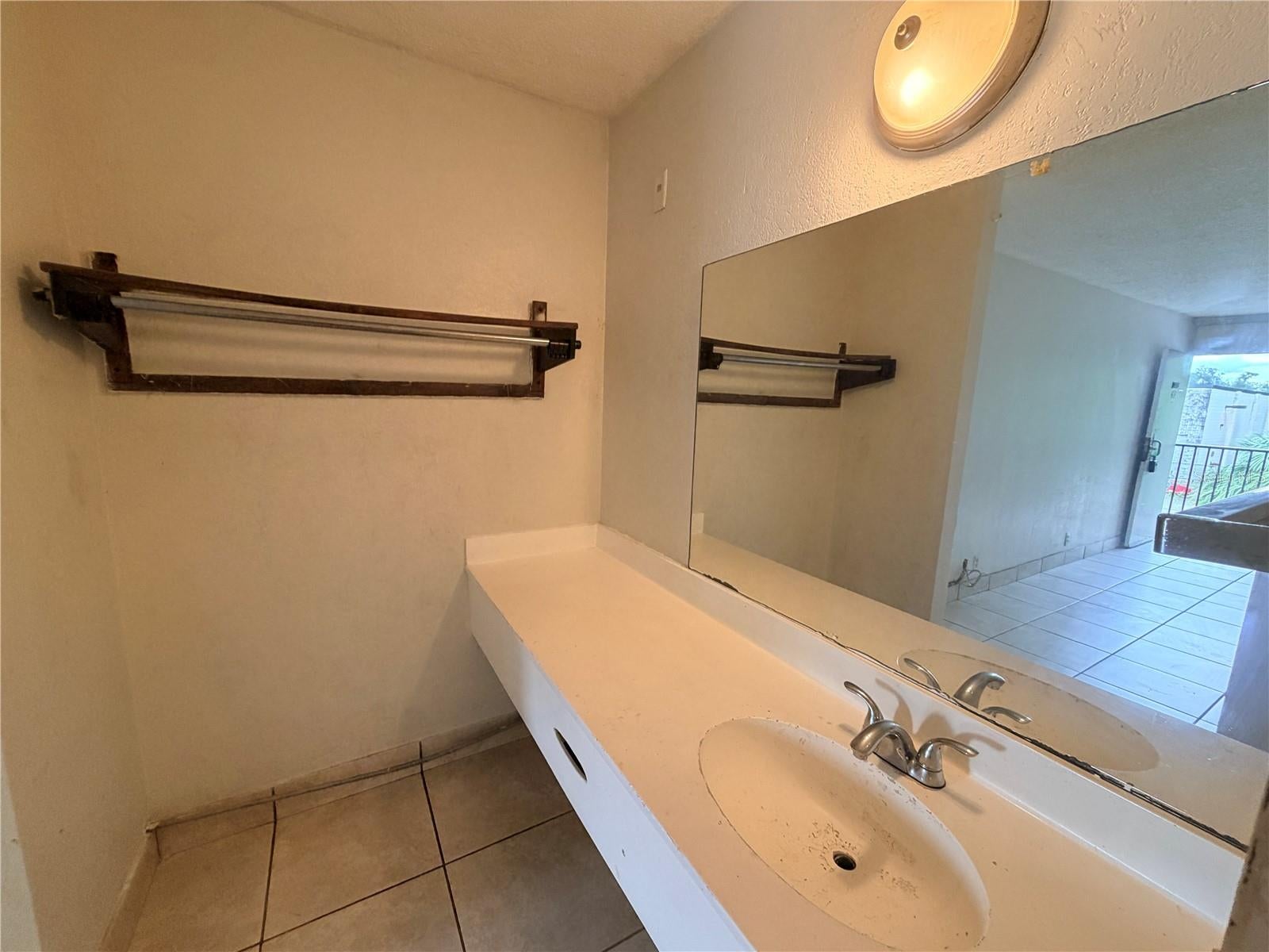 SANDLAKE COURTYARDS CONDO 5901/3515 - Residential
