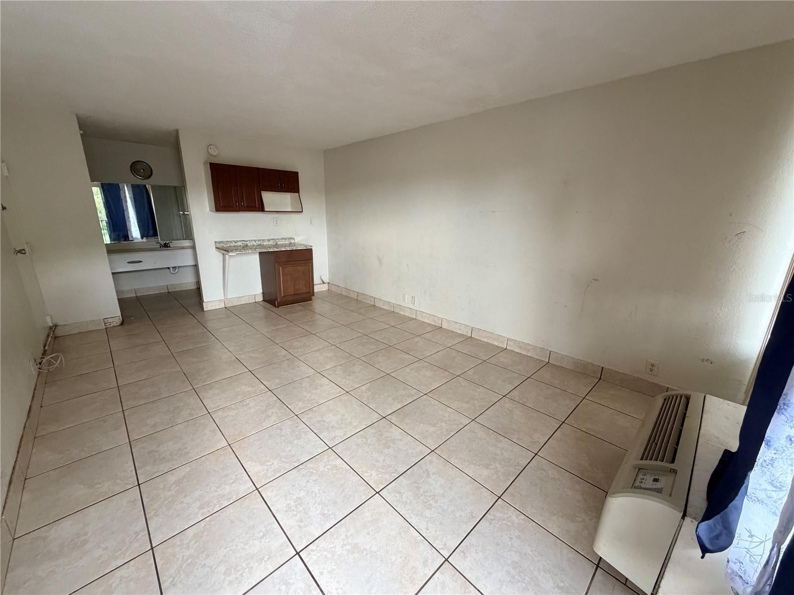 SANDLAKE COURTYARDS CONDO 5901/3515 - Residential