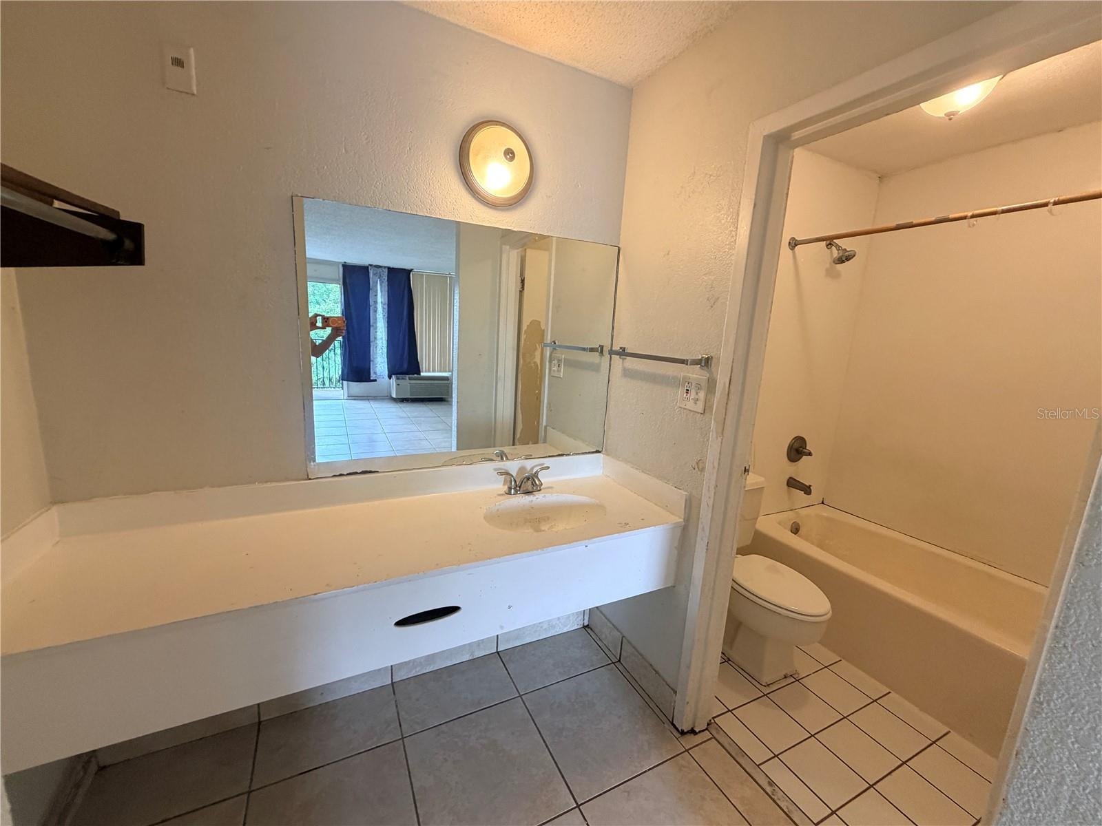 SANDLAKE COURTYARDS CONDO 5901/3515 - Residential