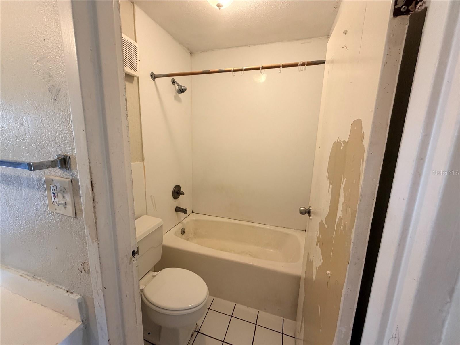 SANDLAKE COURTYARDS CONDO 5901/3515 - Residential