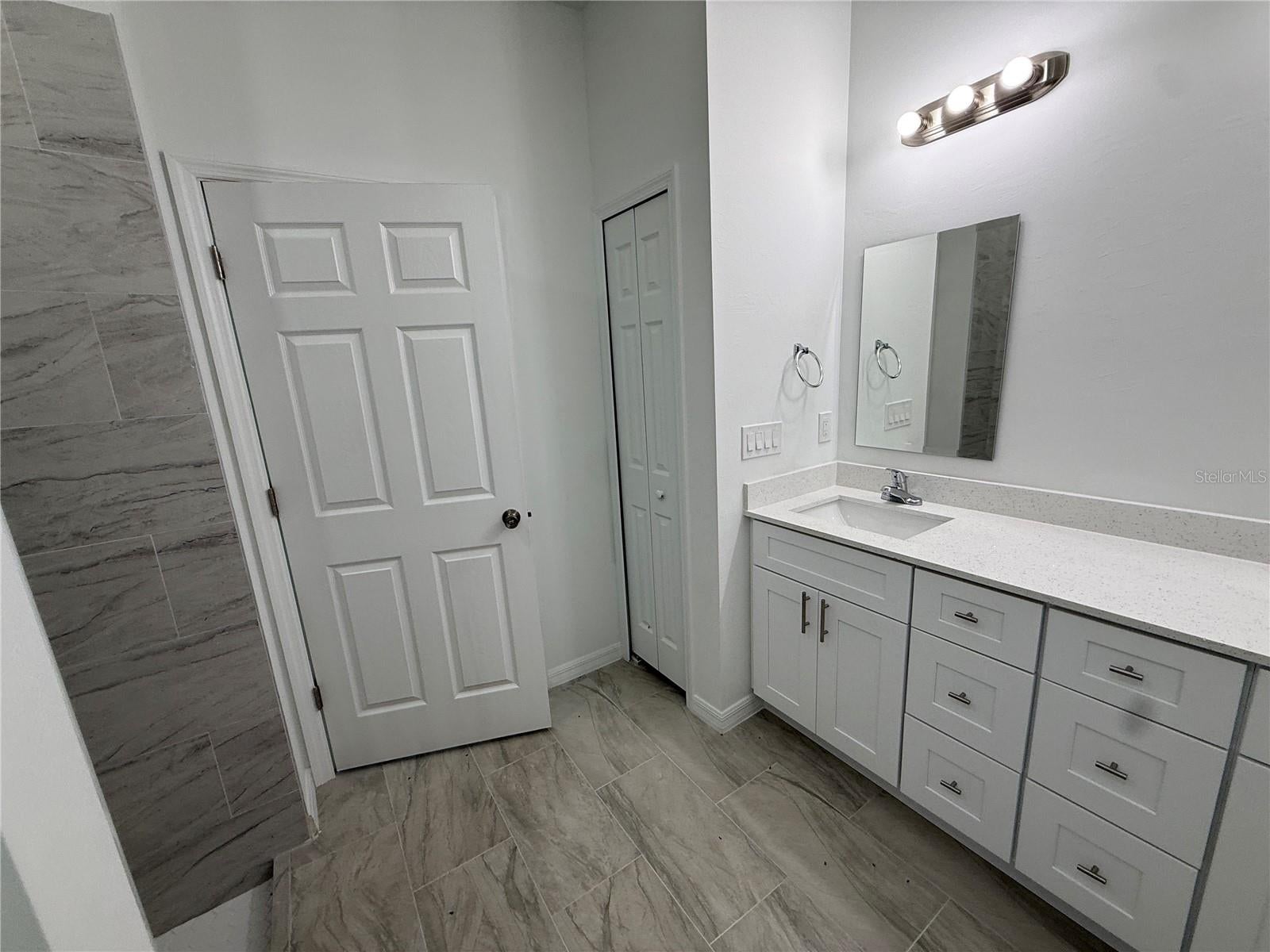 LEISURE LAKES SEC 01 REP - Residential