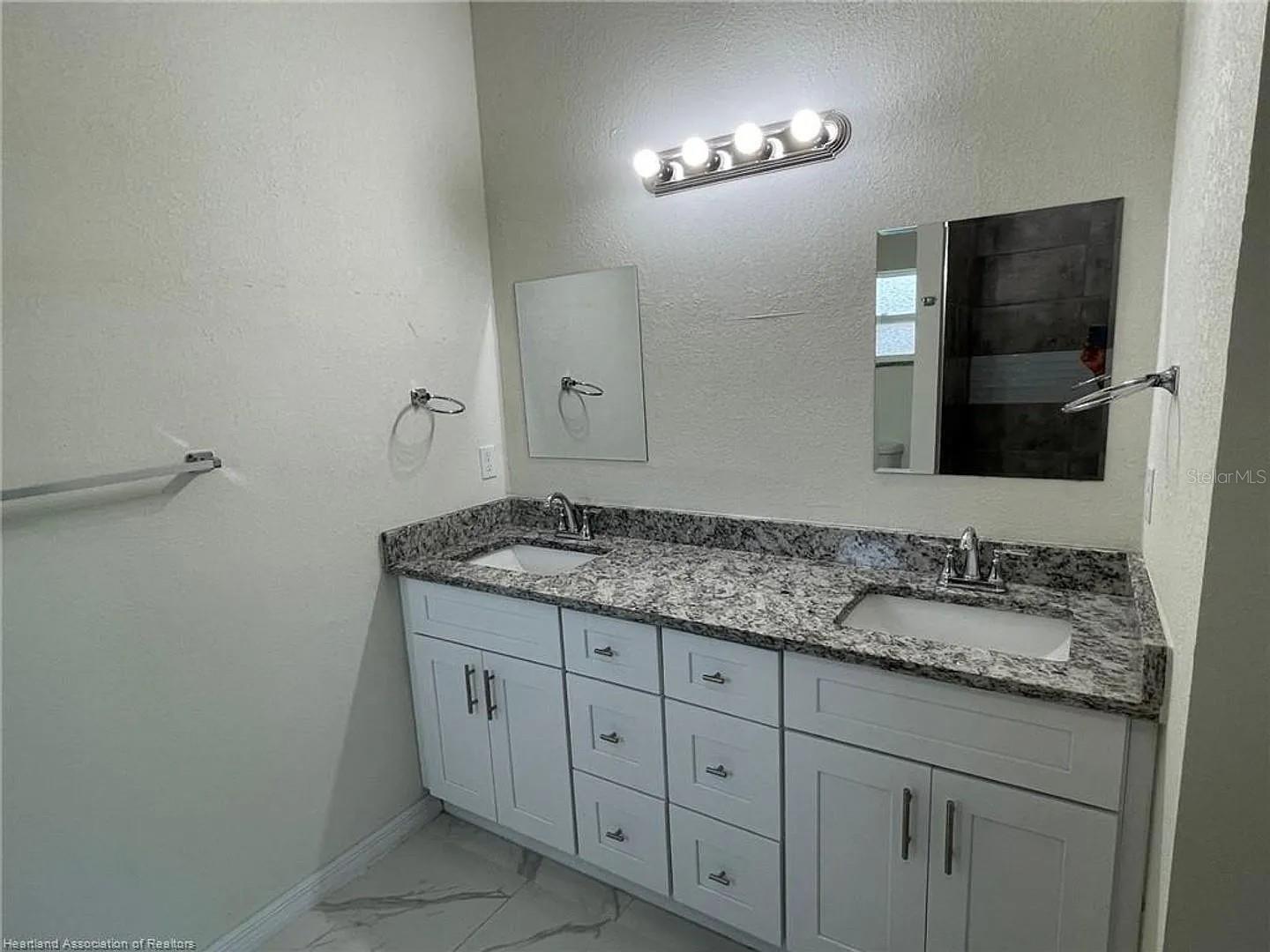 LEISURE LAKES SEC 01 REP - Residential
