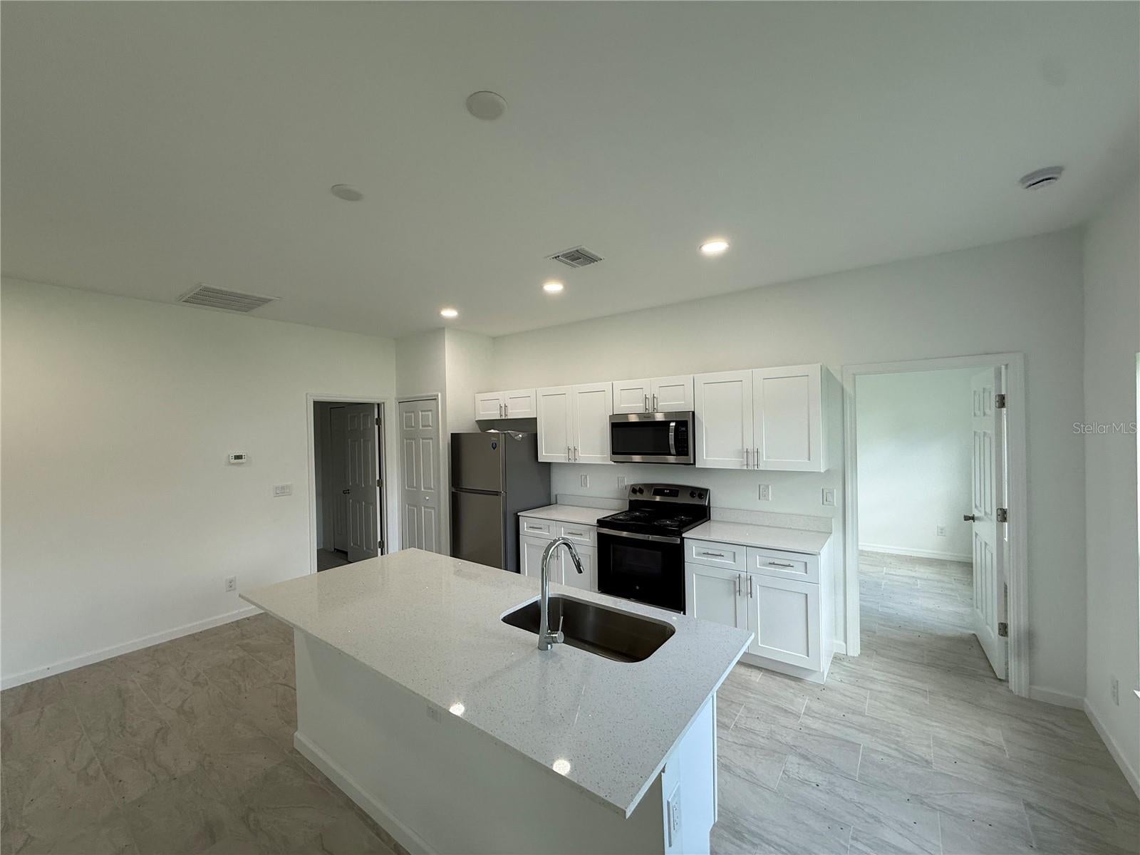 LEISURE LAKES SEC 01 REP - Residential
