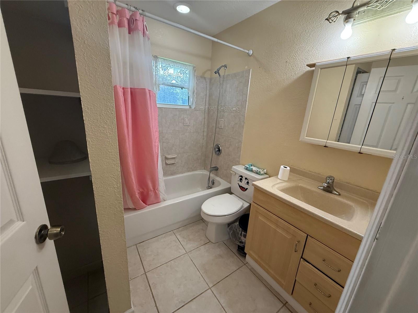 GENES LITTLE ACRES 1ST ADD - Residential