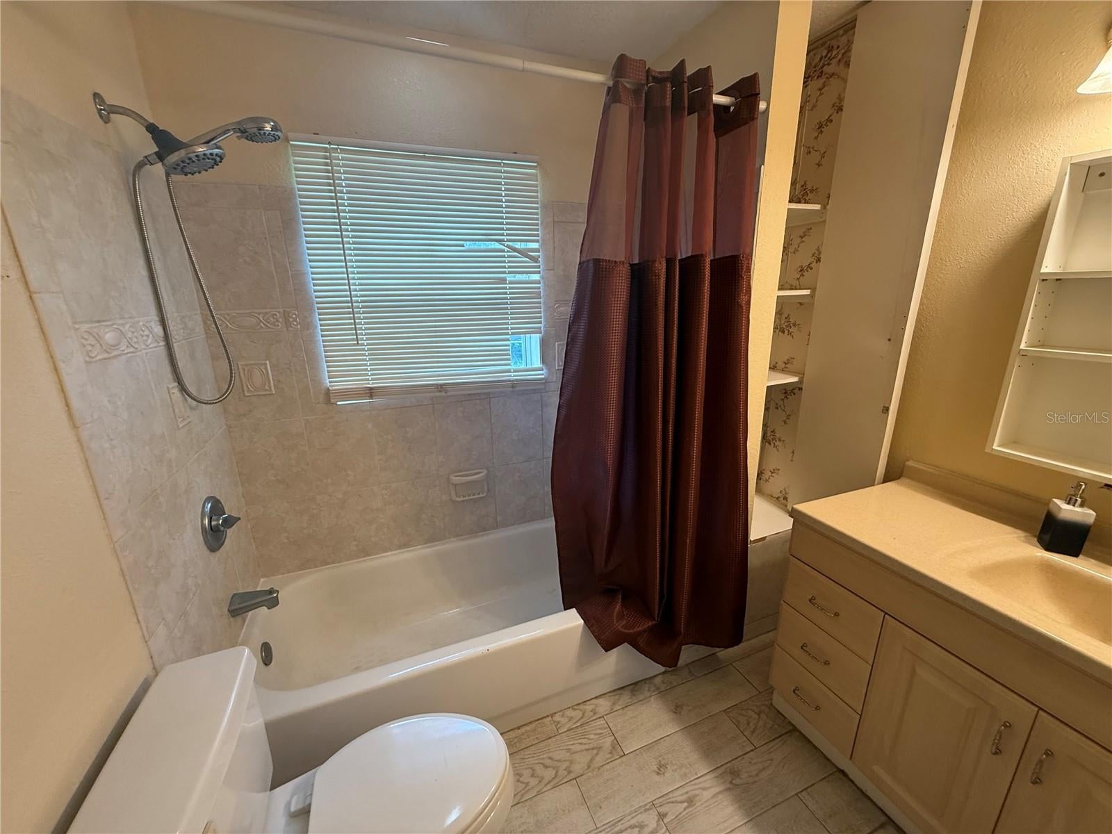 GENES LITTLE ACRES 1ST ADD - Residential