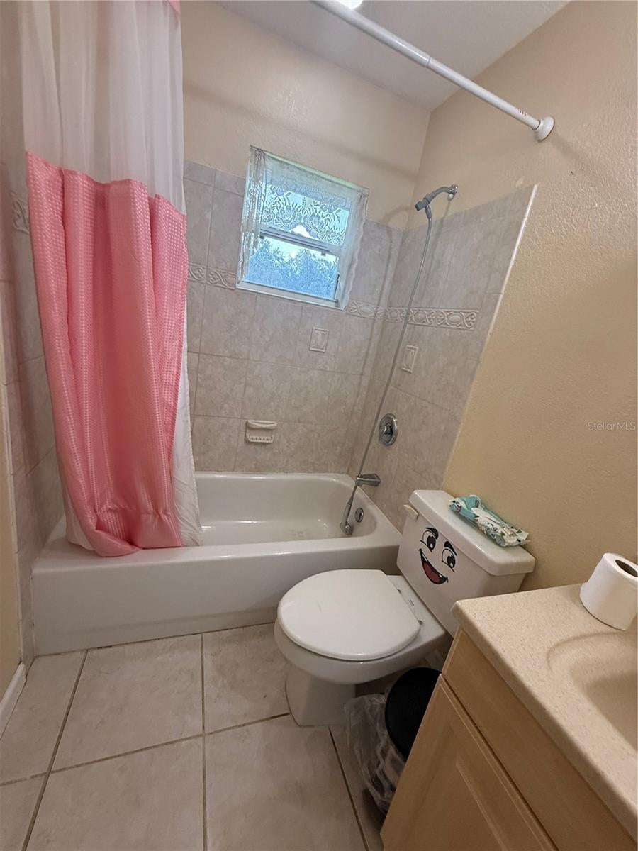 GENES LITTLE ACRES 1ST ADD - Residential