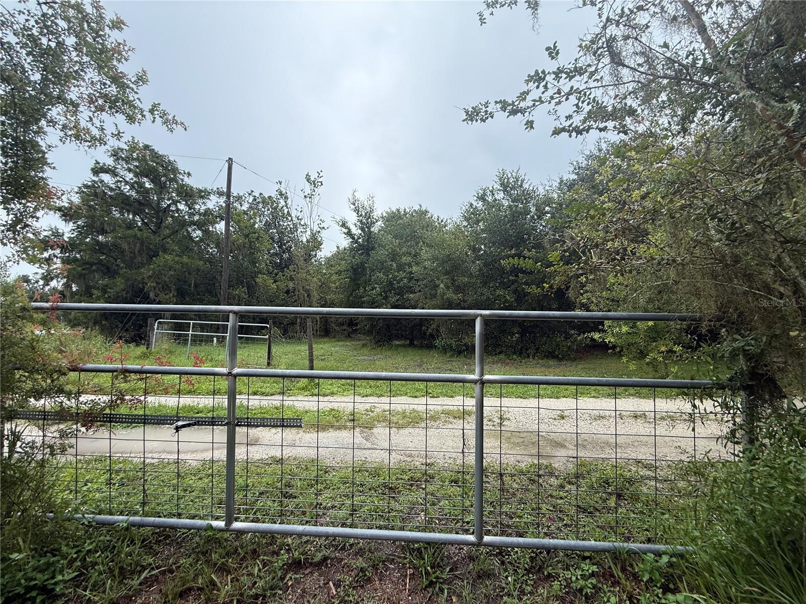 GENES LITTLE ACRES 1ST ADD - Residential