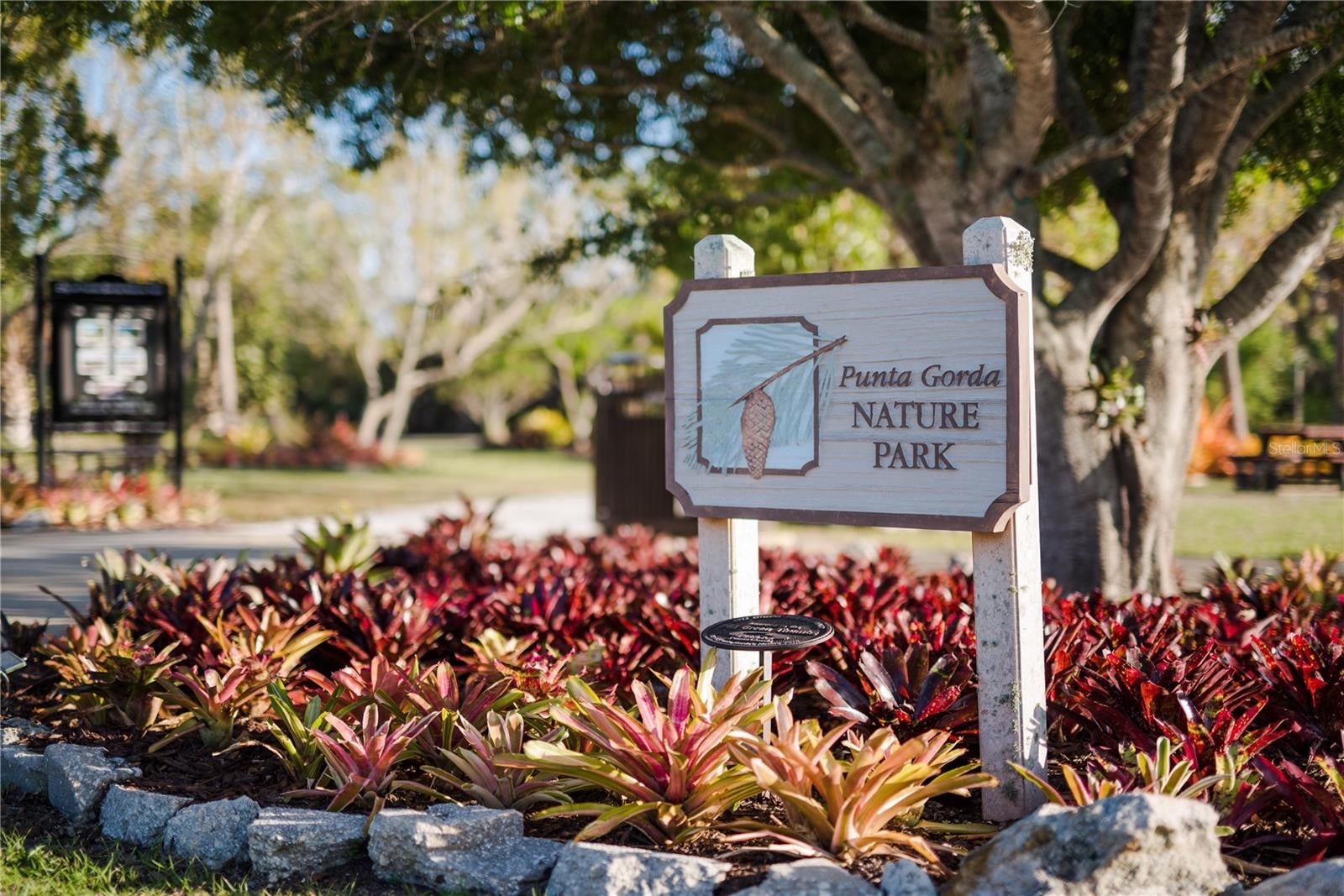 PUNTA GORDA ISLES SEC 06 - Land