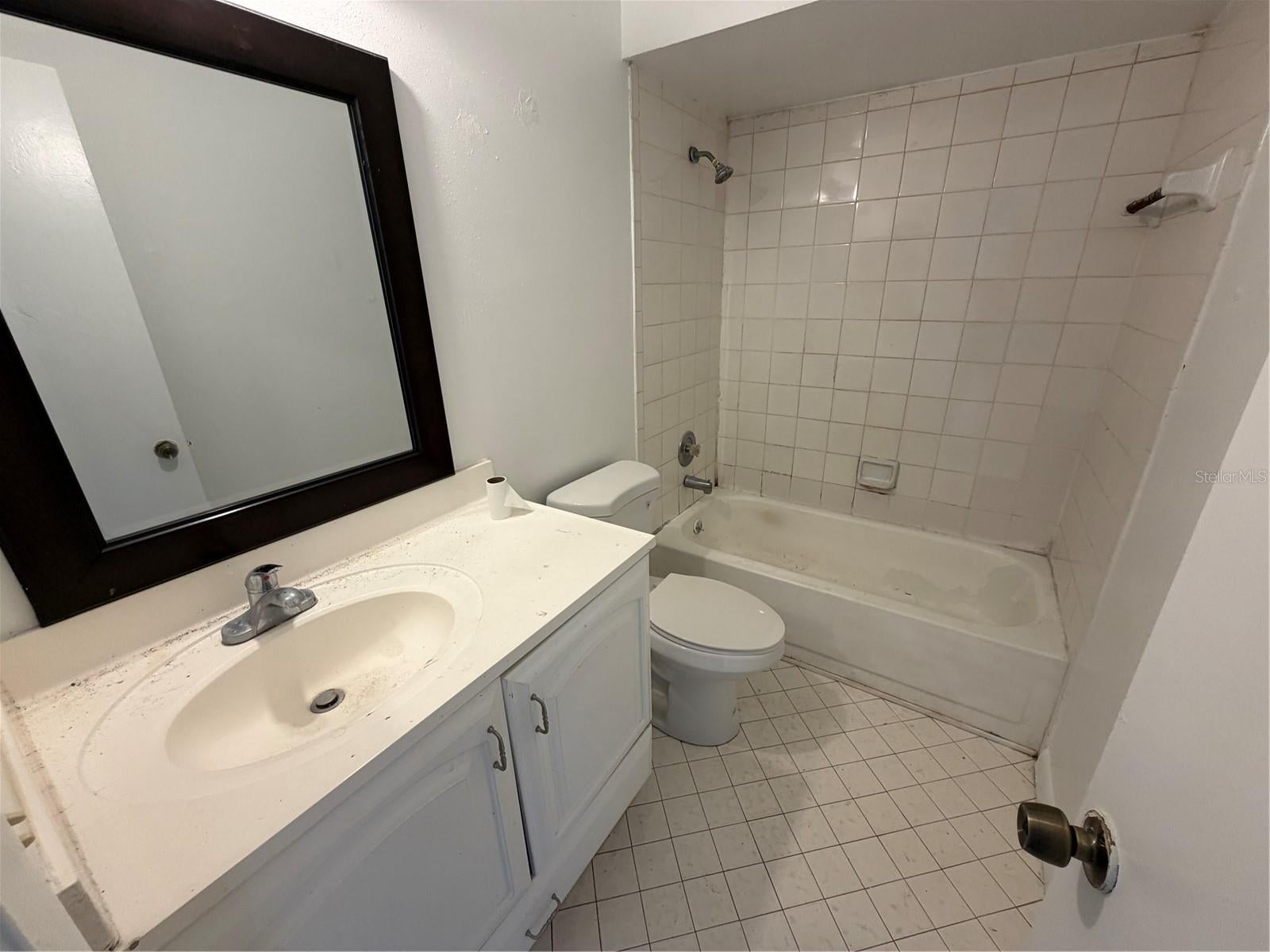 ALHAMBRA COURTS CONDO PH 02 - Residential