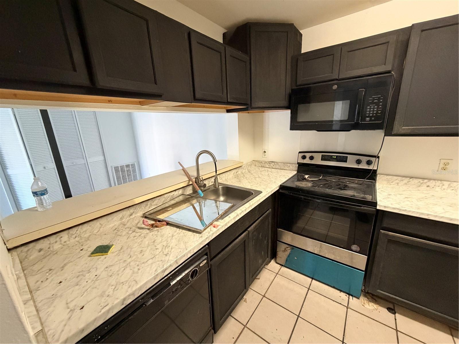 ALHAMBRA COURTS CONDO PH 02 - Residential