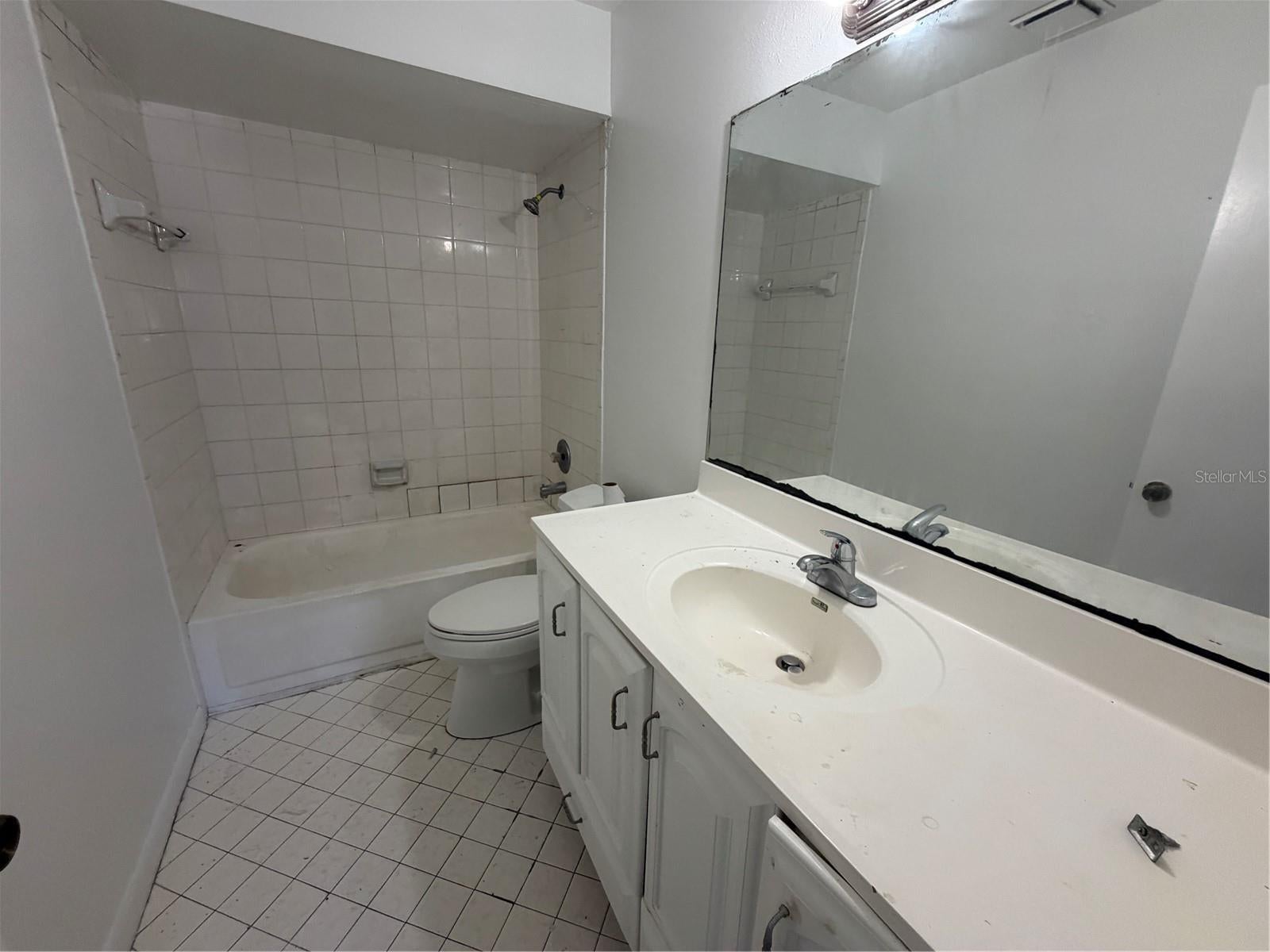 ALHAMBRA COURTS CONDO PH 02 - Residential