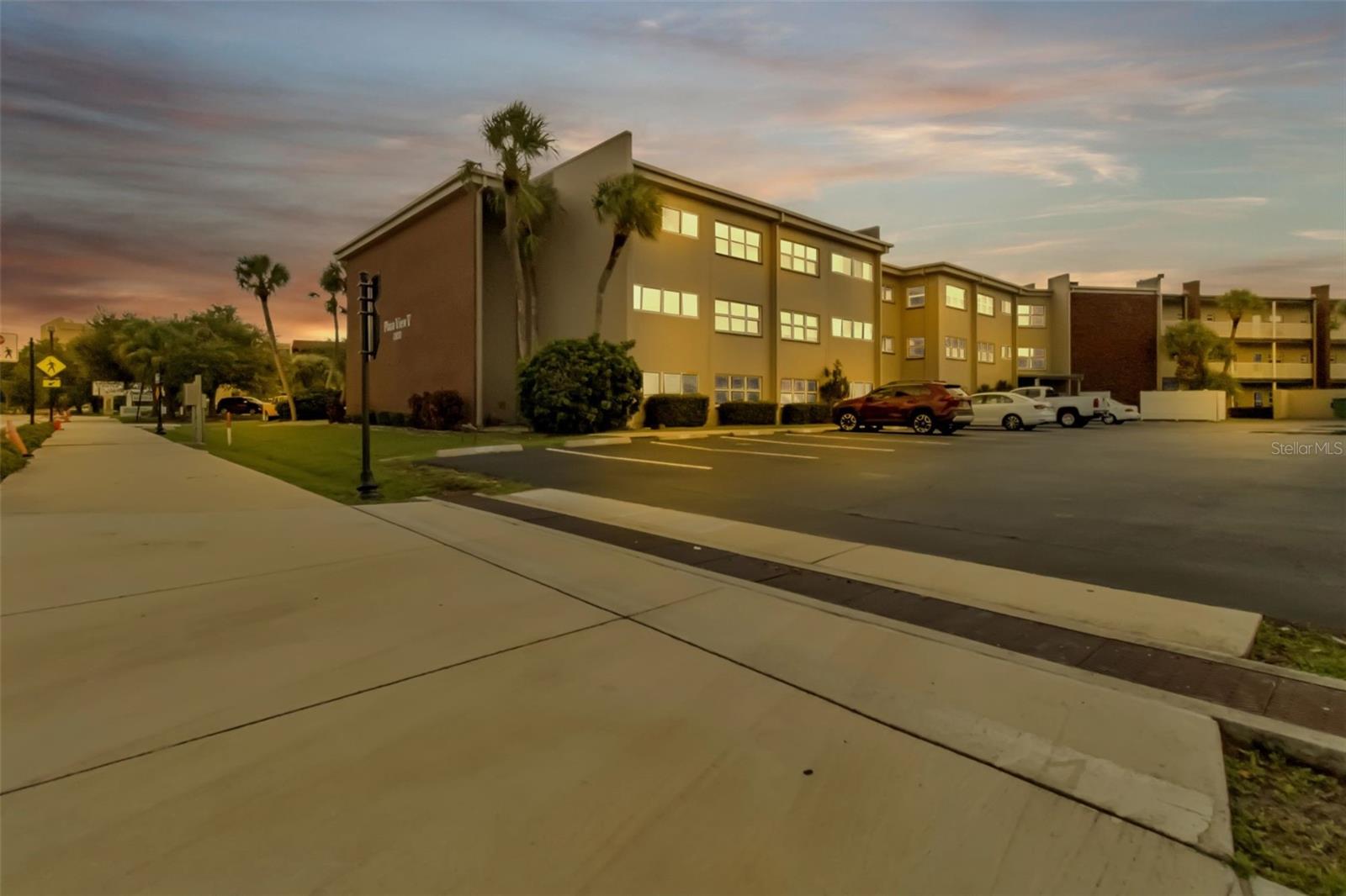 PLAZA VIEW PH 02 - Residential
