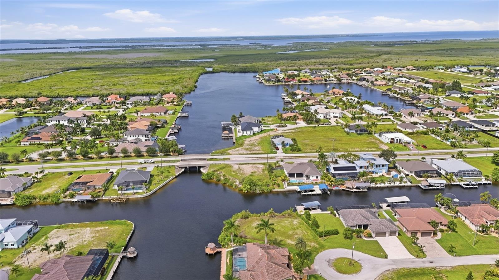 CAPE CORAL - Land