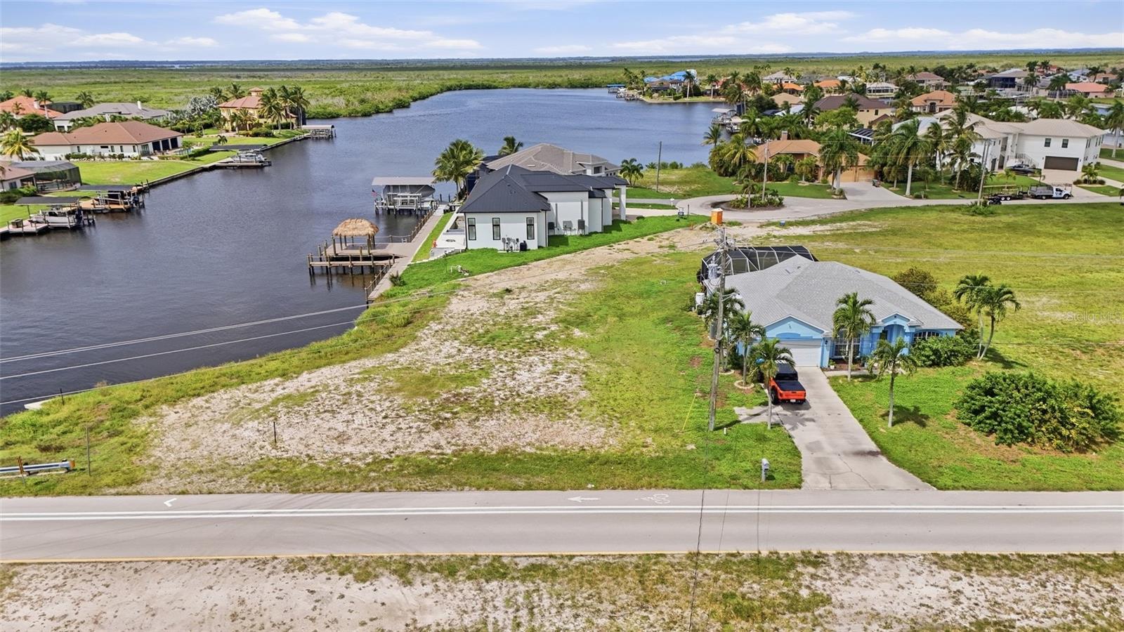 CAPE CORAL - Land