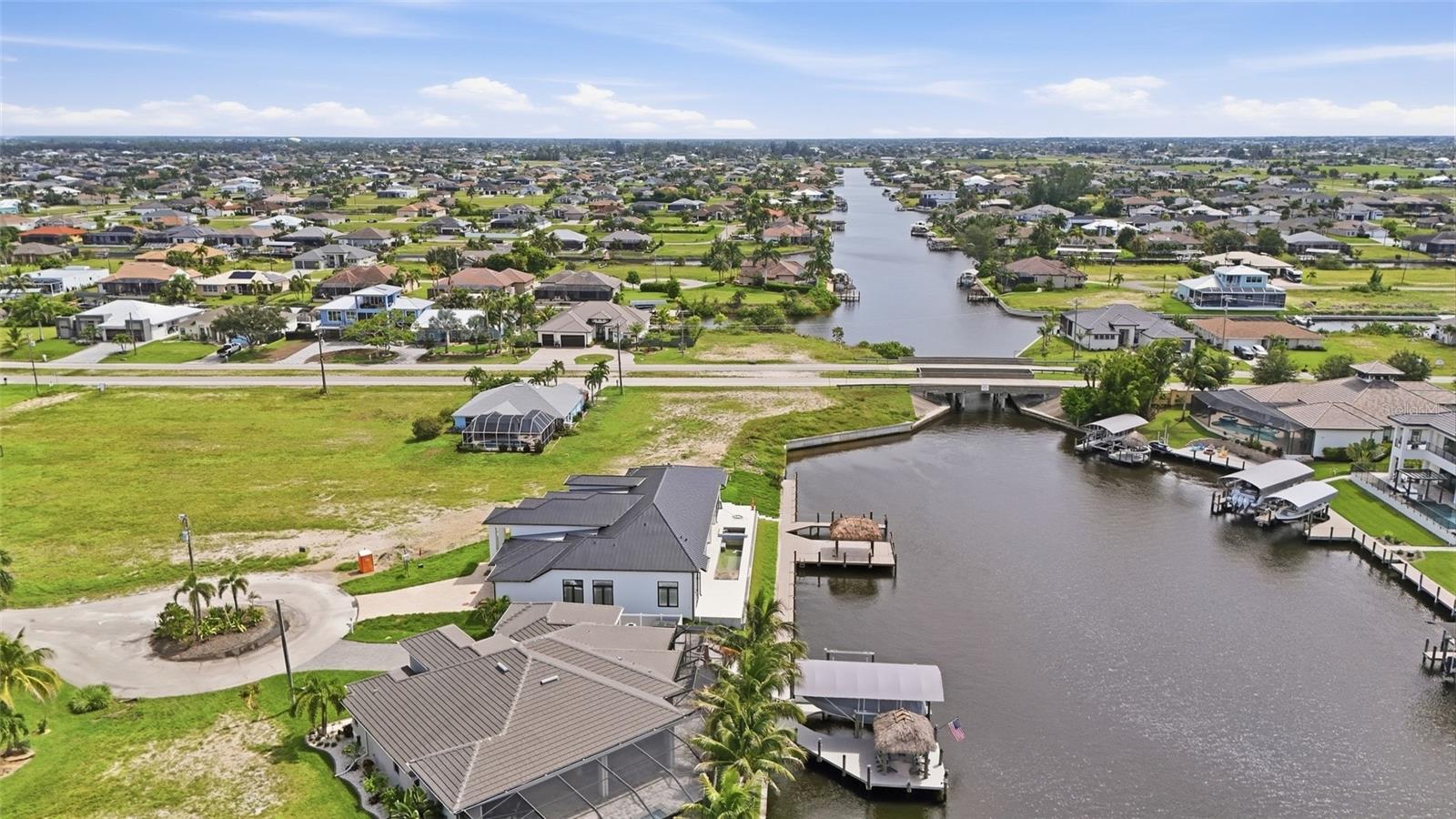 CAPE CORAL - Land