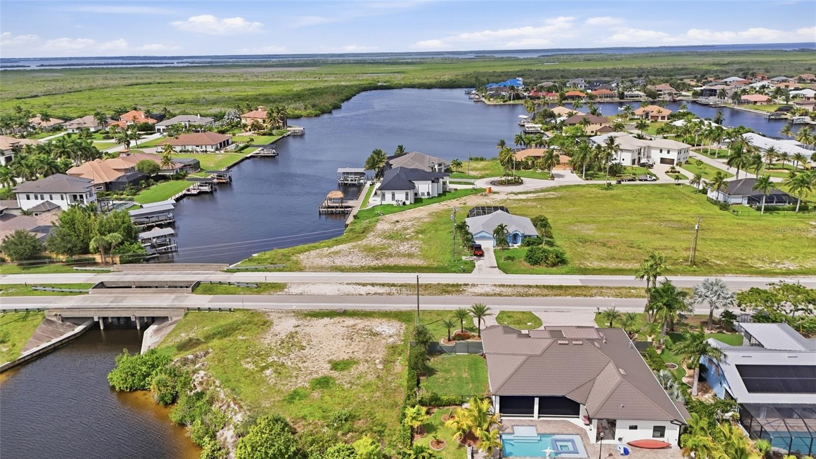 CAPE CORAL - Land