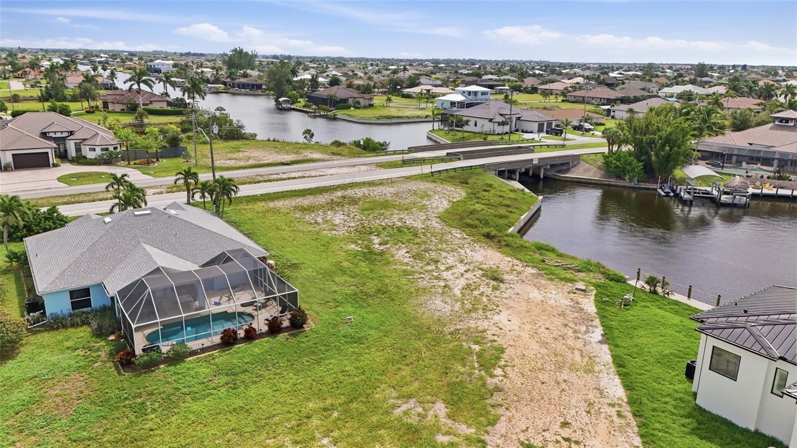 CAPE CORAL - Land