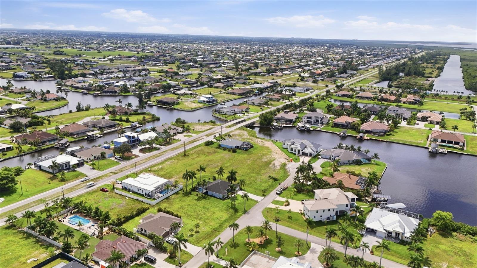CAPE CORAL - Land