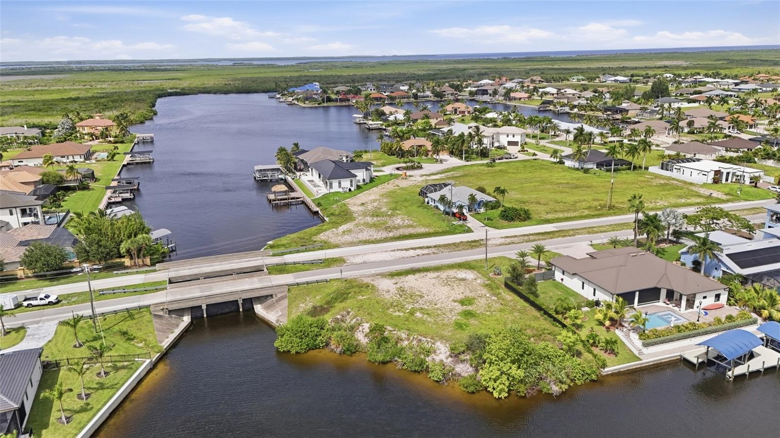 CAPE CORAL - Land