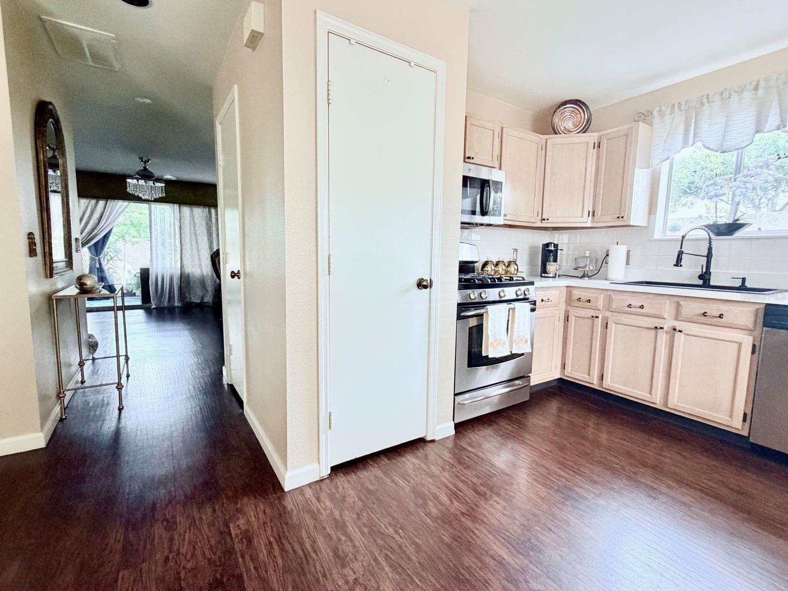 LAKE ELLEN WALK - Residential