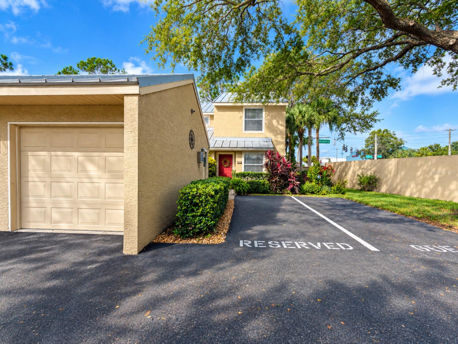 LAKE ELLEN WALK - Residential
