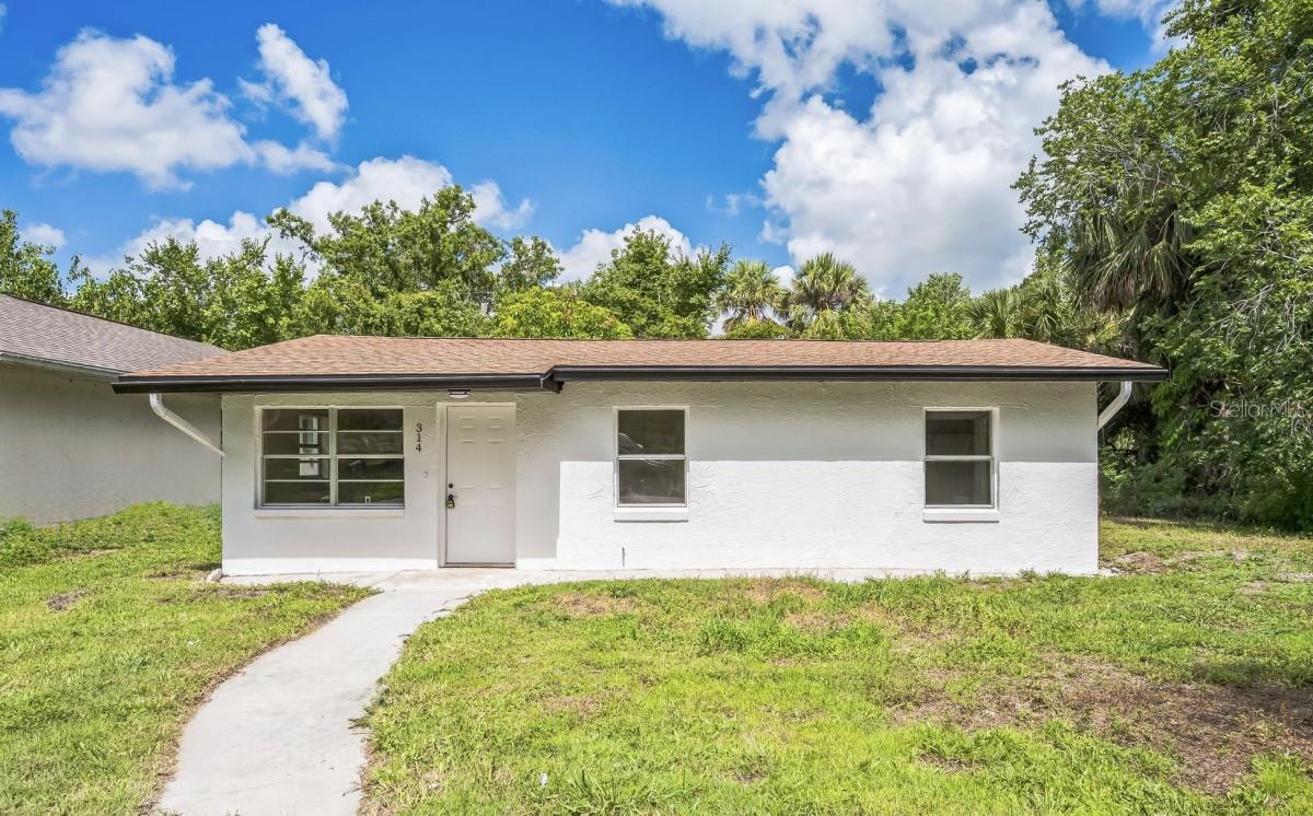 Turnkey Charm in Arcadia!

Welcome home! A beautifully refreshed gem ready for its new owner or tenant. This property boasts a newer roof (late 2023), updated kitchen & bathroom. Ideal for first-time homebuyers seeking value and comfort, or investors looking for a low-maintenance, high-demand rental in charming Arcadia. Don't miss this opportunity!