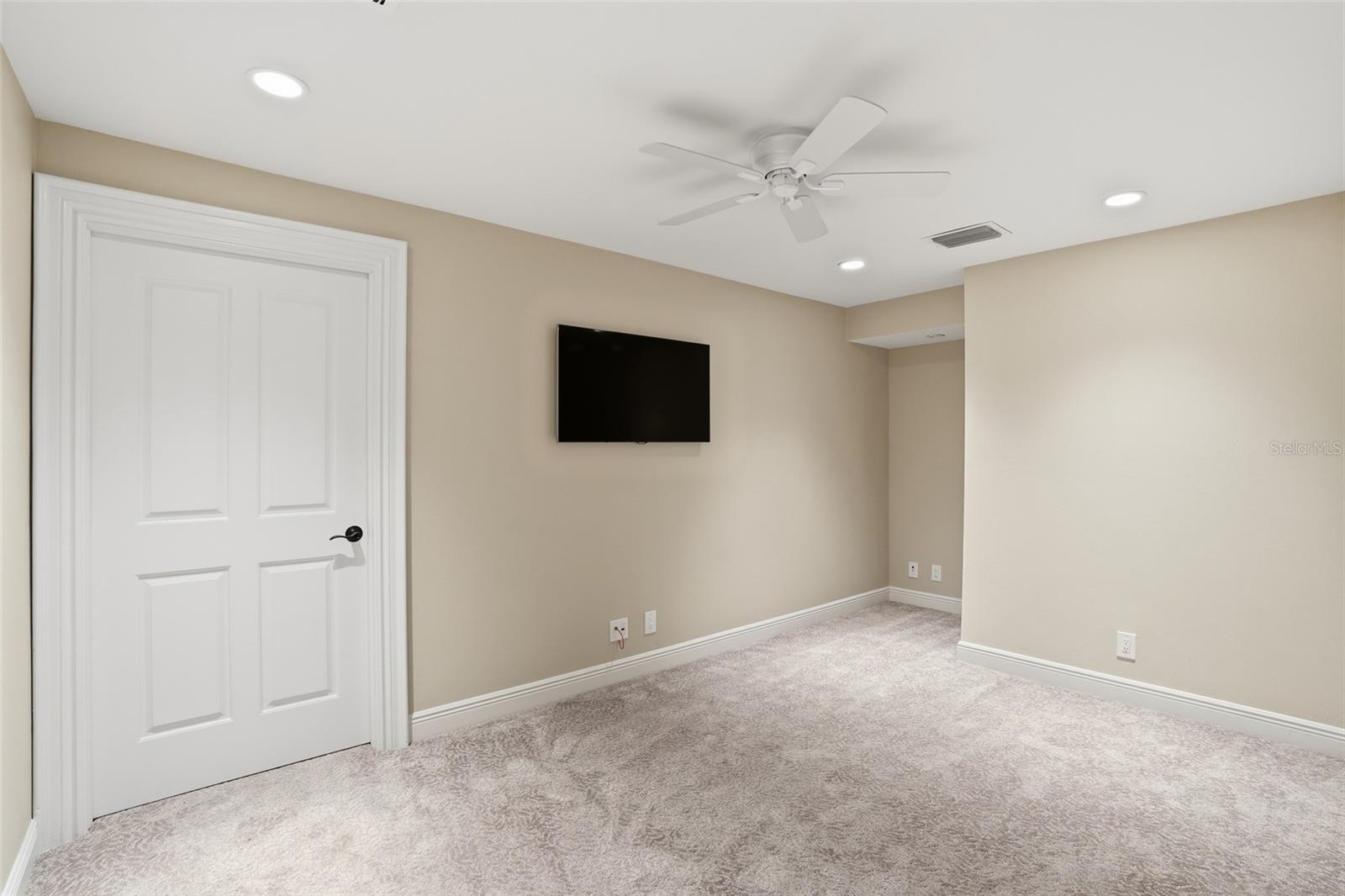 COLONIAL FARMS - Residential