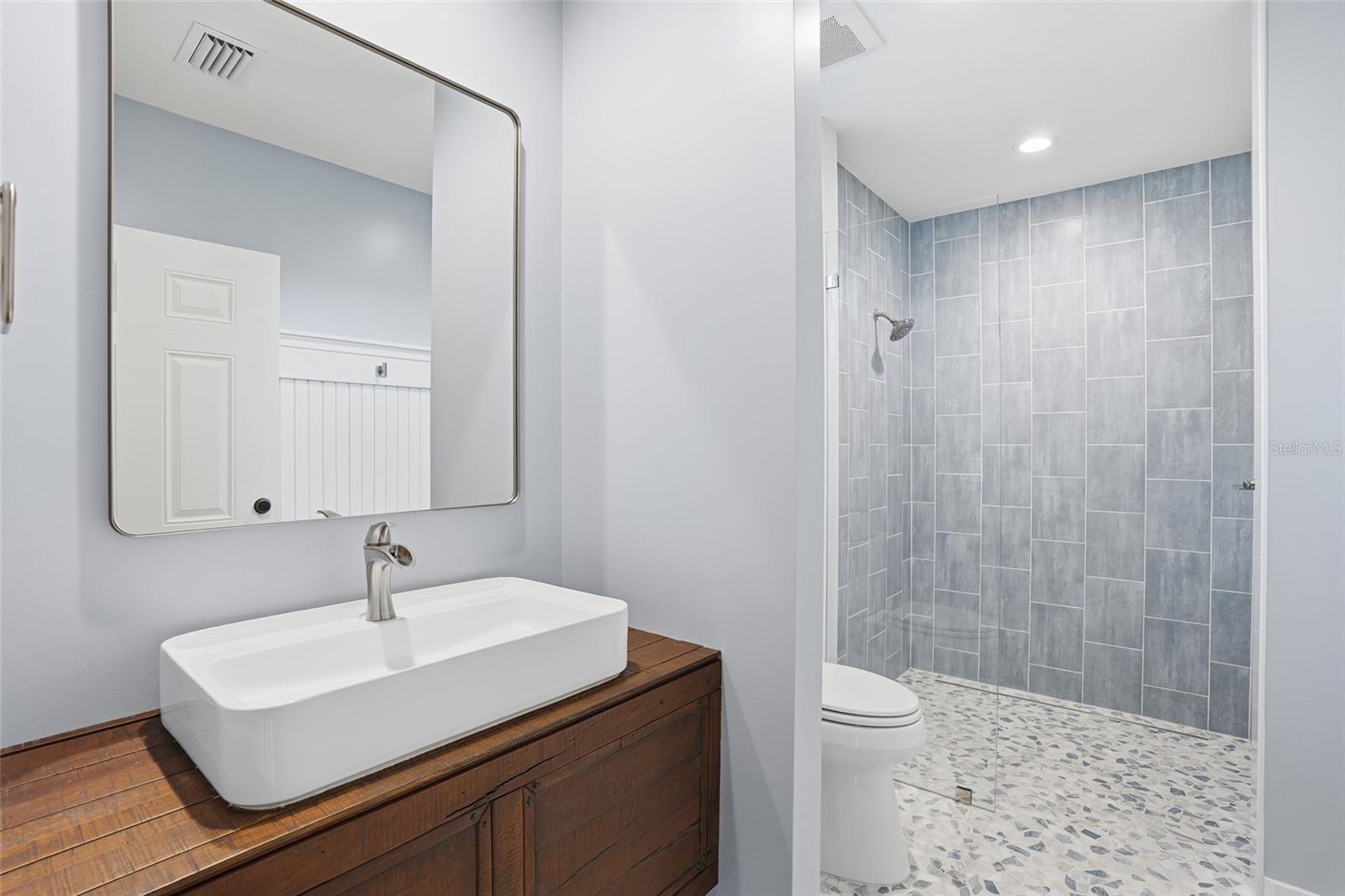COLONIAL FARMS - Residential