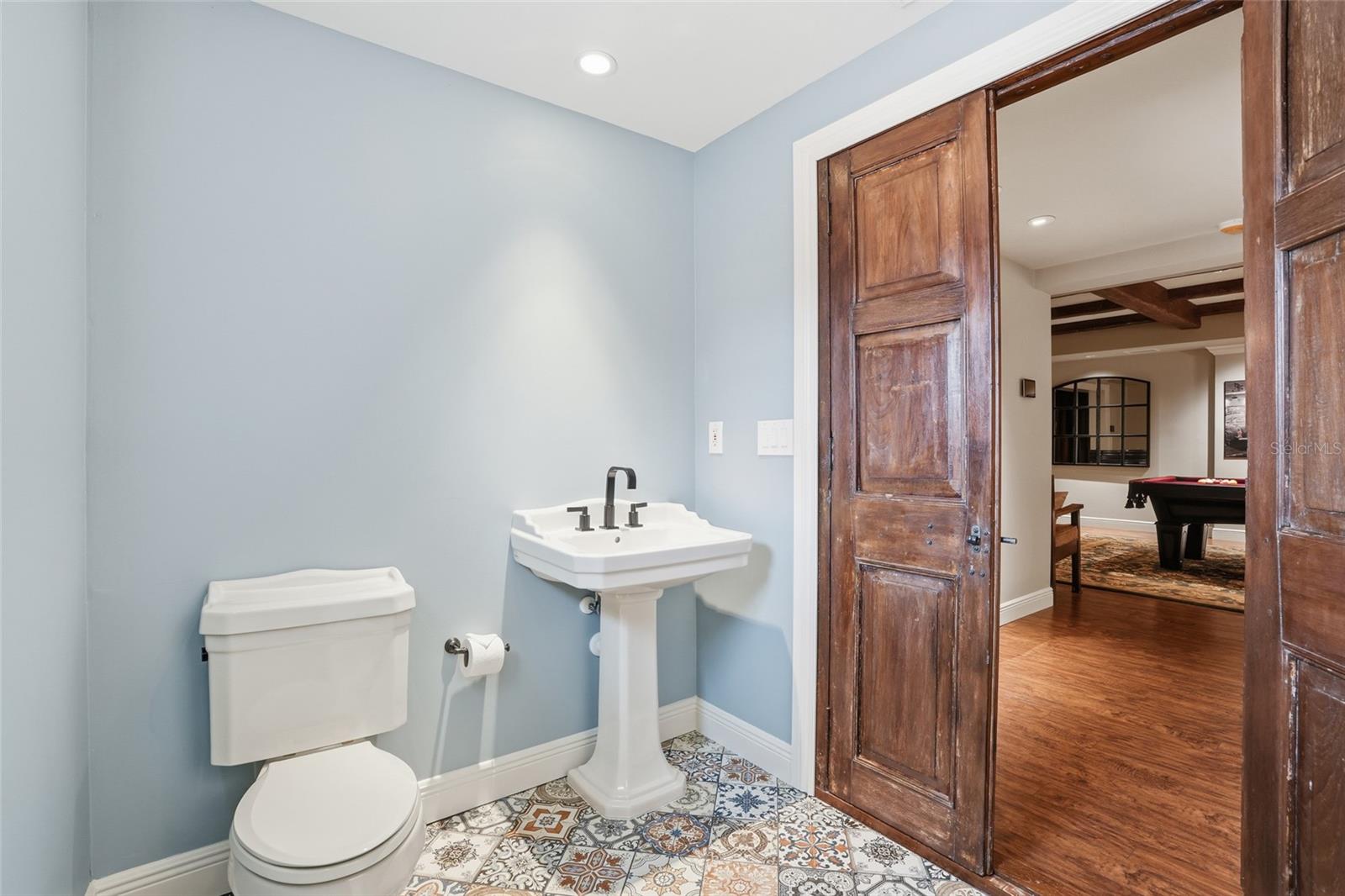 COLONIAL FARMS - Residential