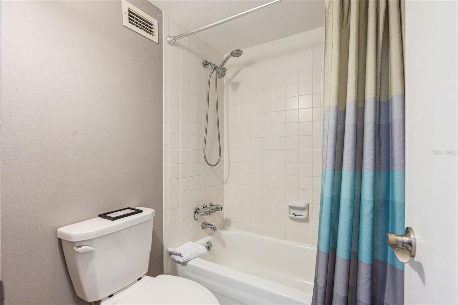 HARBOR TOWERS Y & R - Residential