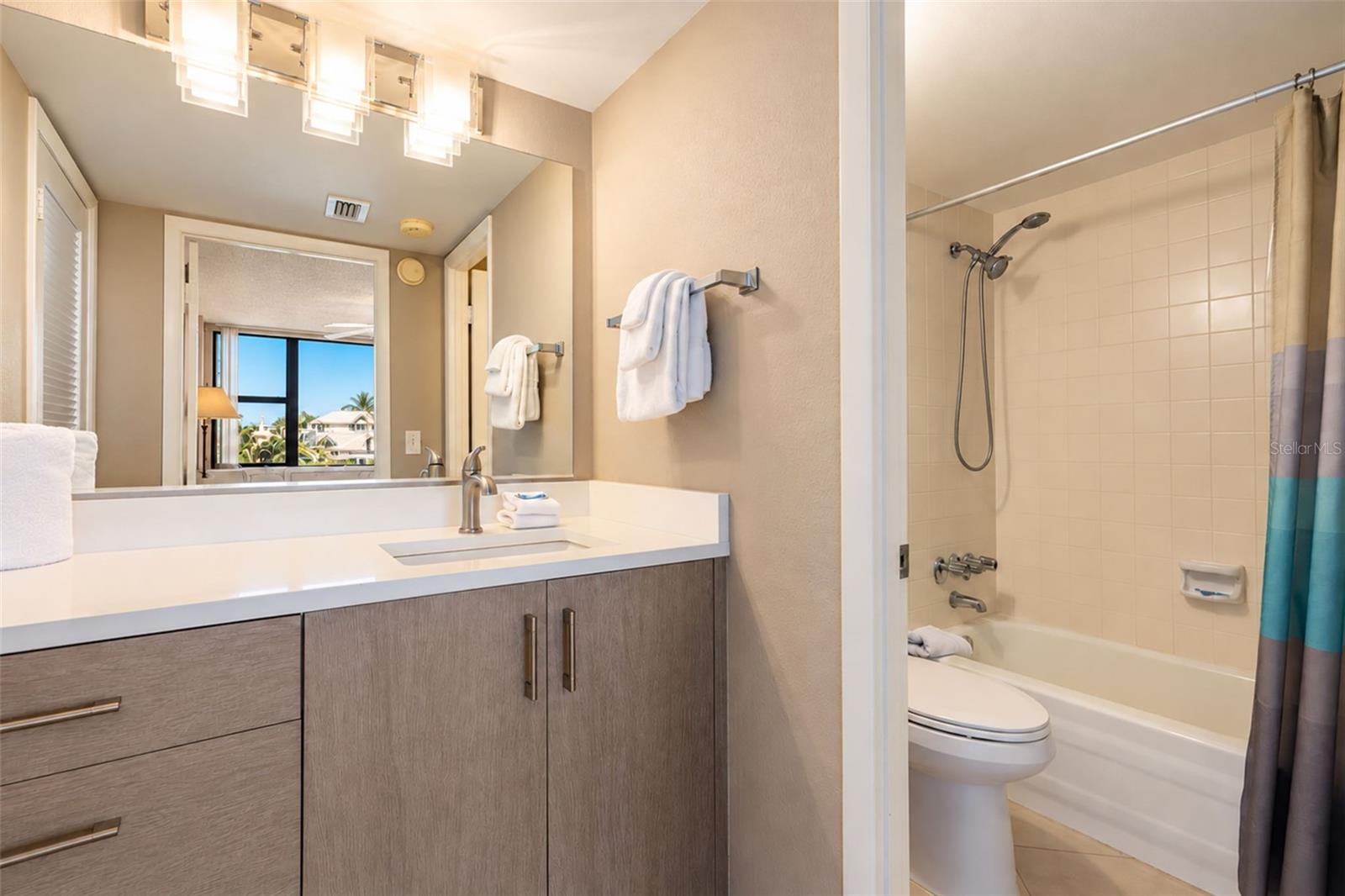 HARBOR TOWERS Y & R - Residential
