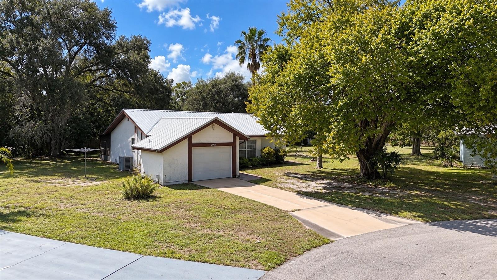 COUNTRY VILLAGE - Residential