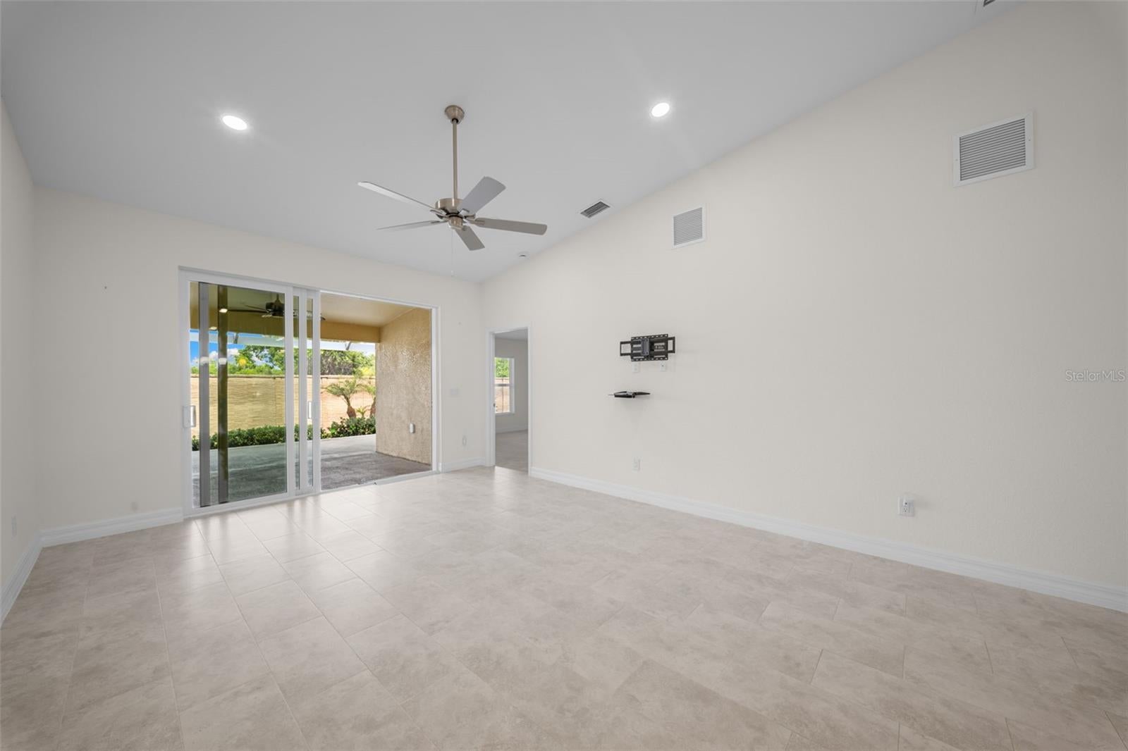 VILLA GRANDE/BURNT STORE ISLES - Residential
