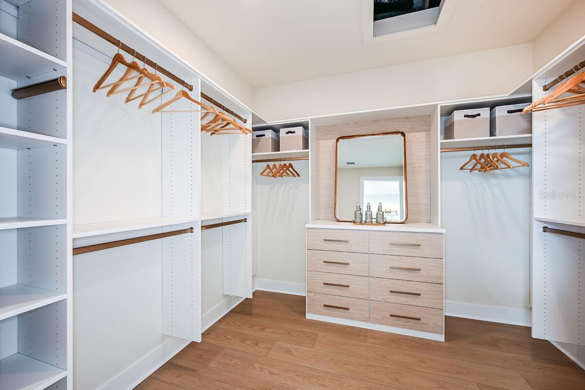 ENCLAVE AT KINGSWAY CIRCLE - Residential