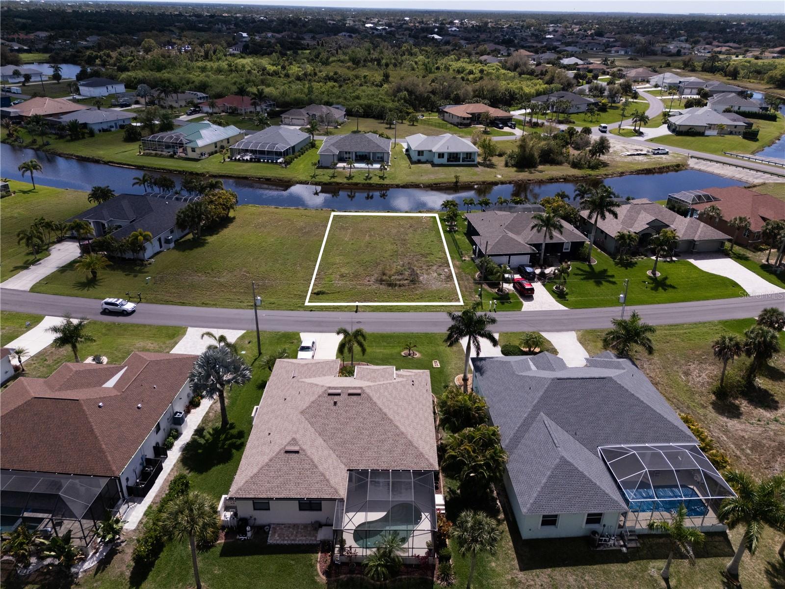 Amazing canal lot, perfect to build your dream home in this golding community! Enjoy the privacy and gorgeous water views from your own backyard. Close to white sand beaches, decadent dining, shopping and fishing. Lot 32, next door, is also available for sale in a separate listing. Wonderful opportunity to buy two lots and build your dream oasis.