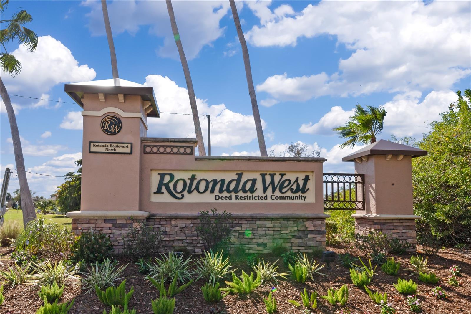 ROTONDA WEST PINE VALLEY - Residential