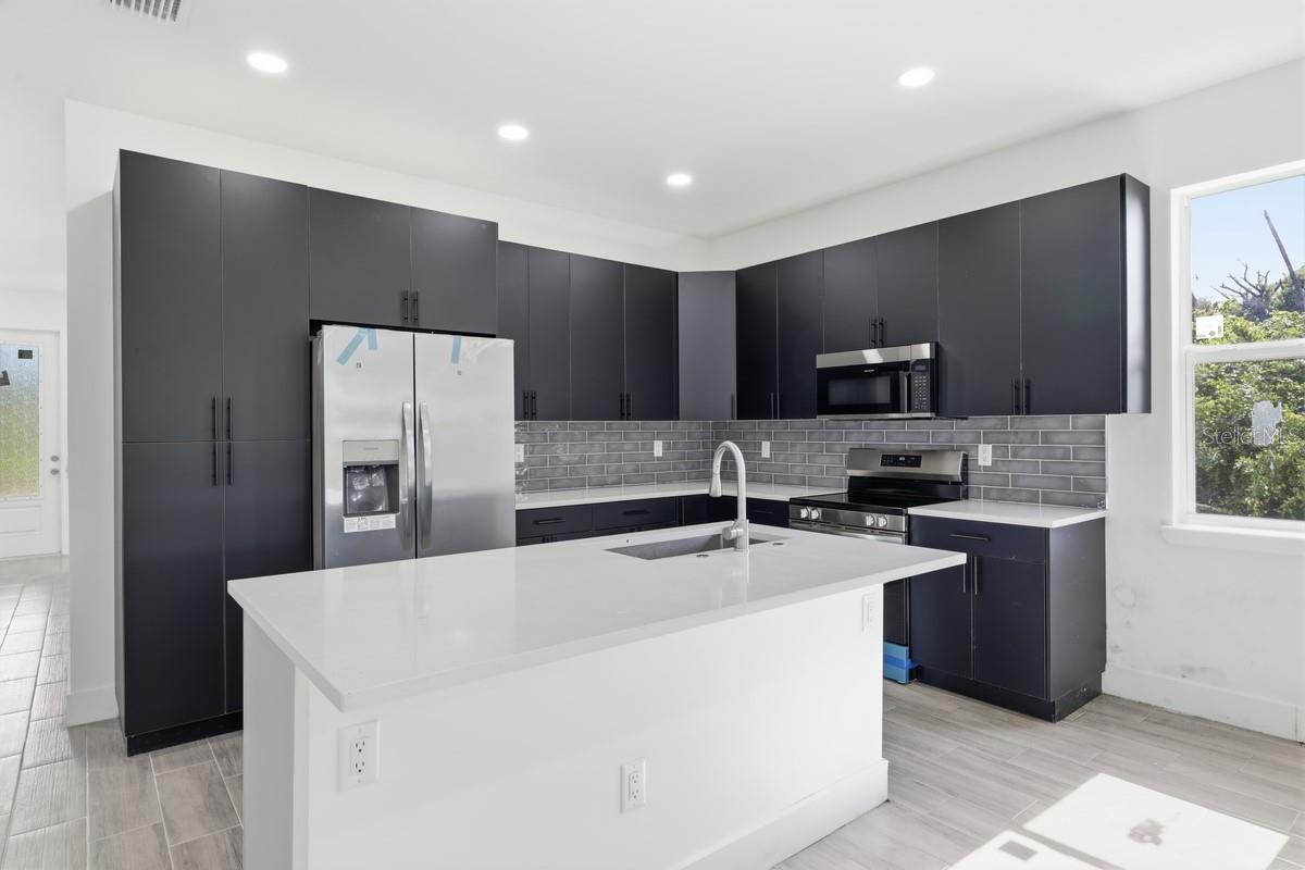 ROTONDA LAKES - Residential