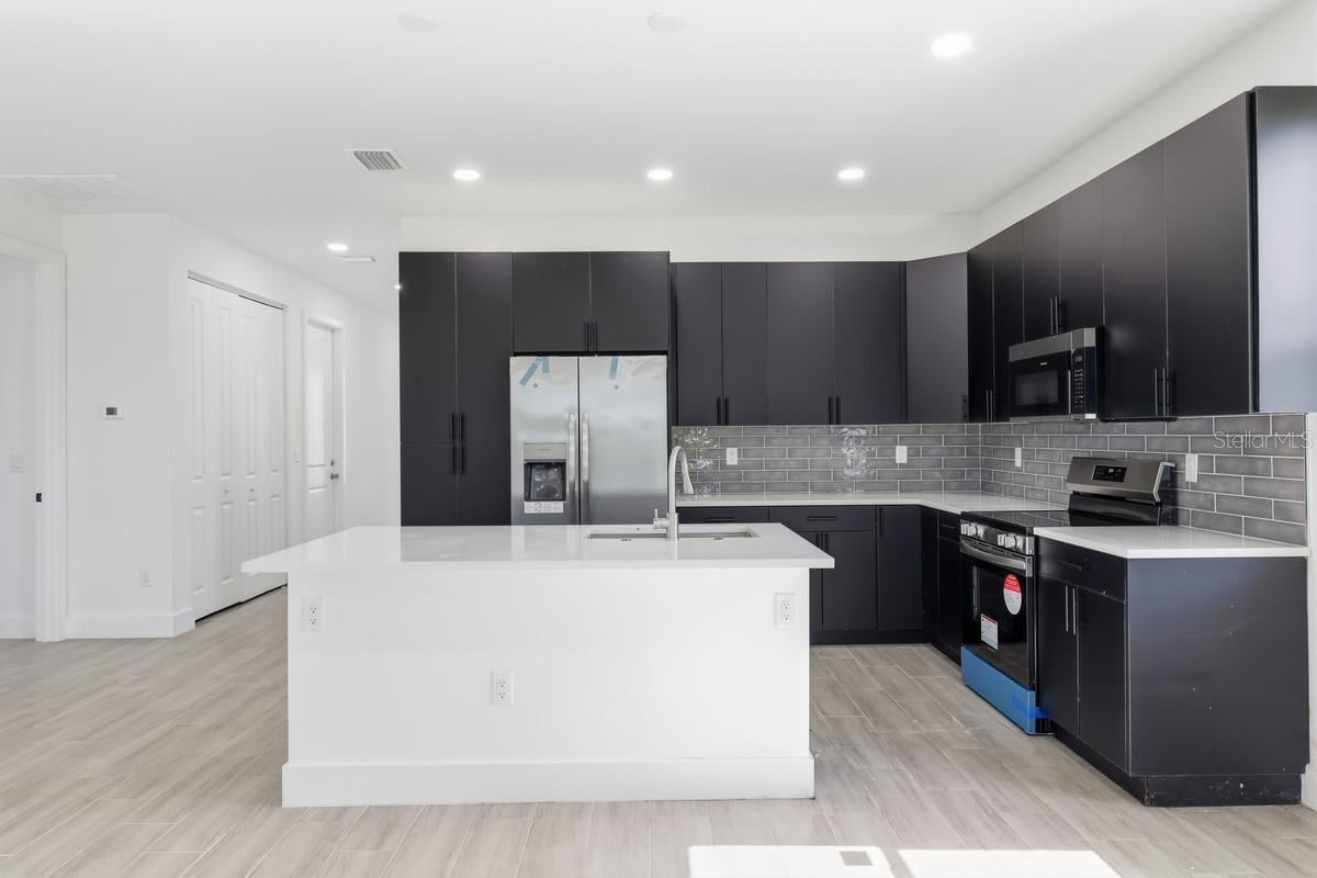 ROTONDA LAKES - Residential
