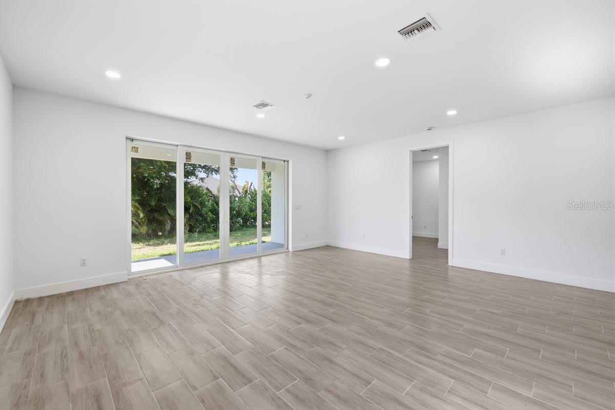ROTONDA LAKES - Residential