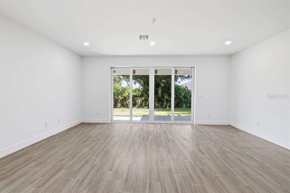 ROTONDA LAKES - Residential