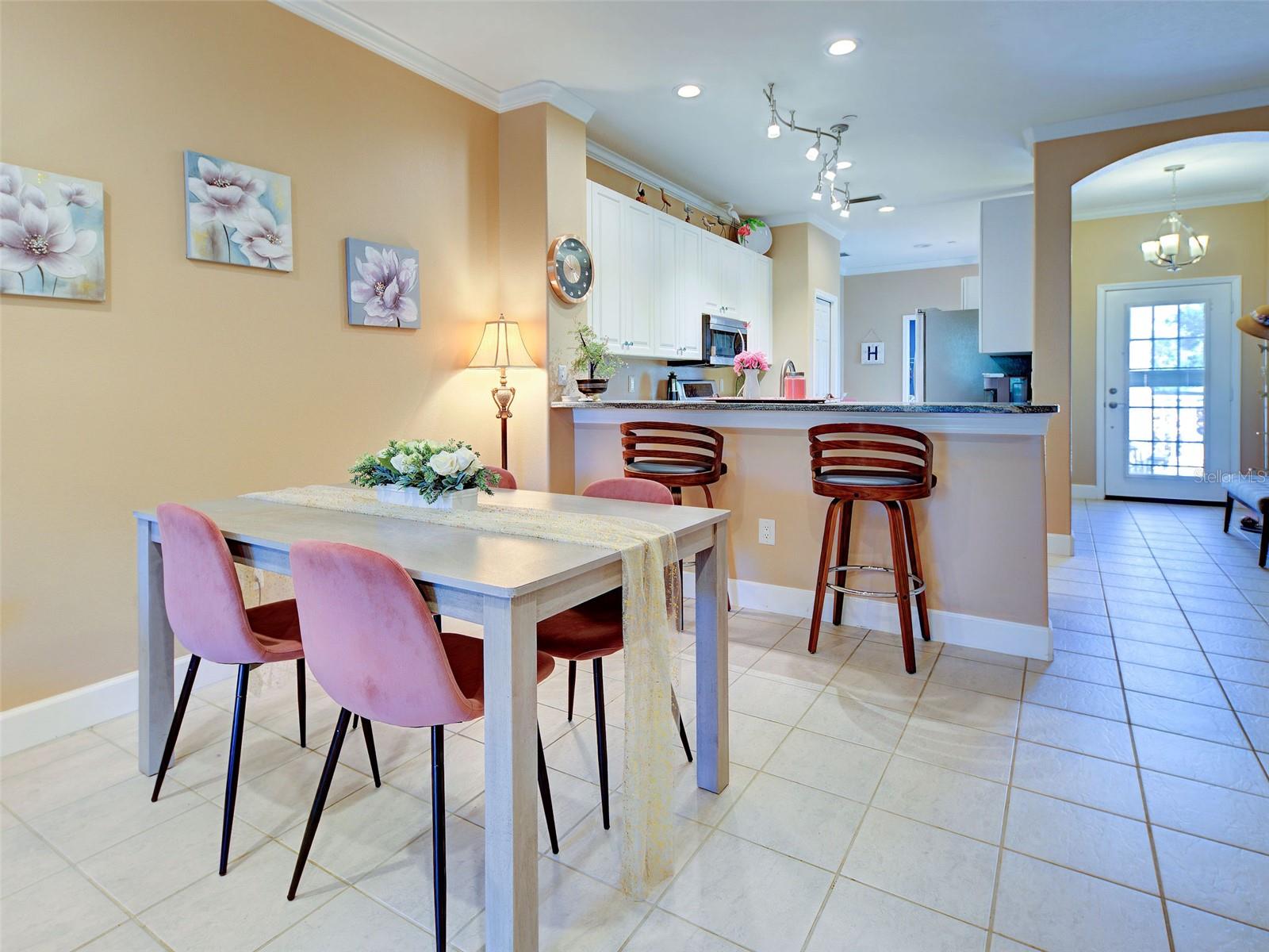 PELICAN POINTE GOLF & COUNTRY CLUB - Residential