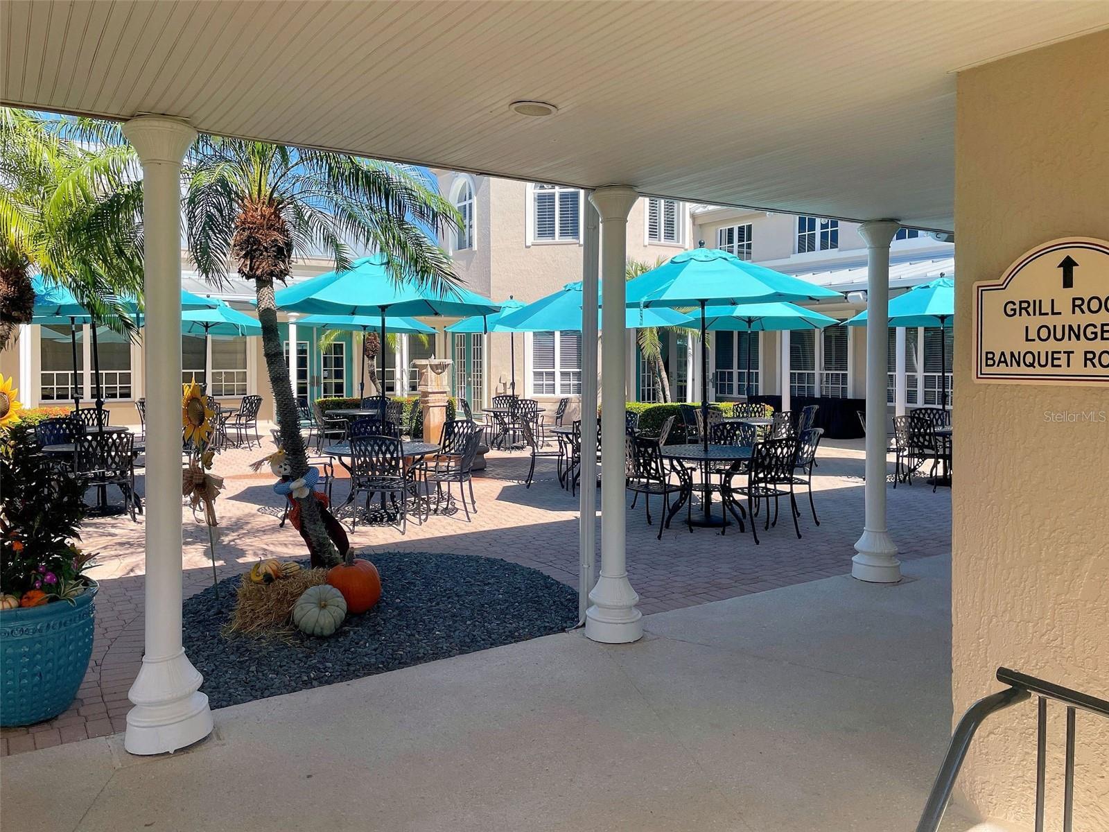 PELICAN POINTE GOLF & COUNTRY CLUB - Residential