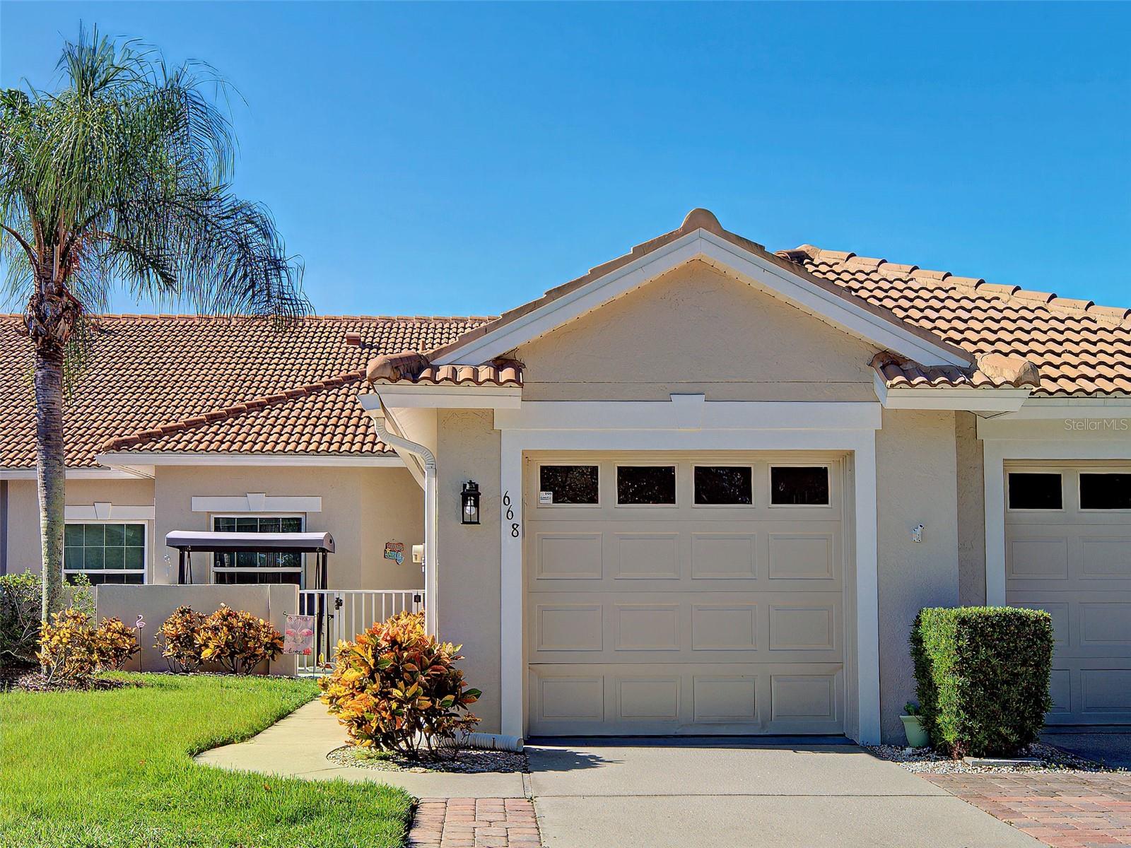 PELICAN POINTE GOLF & COUNTRY CLUB - Residential