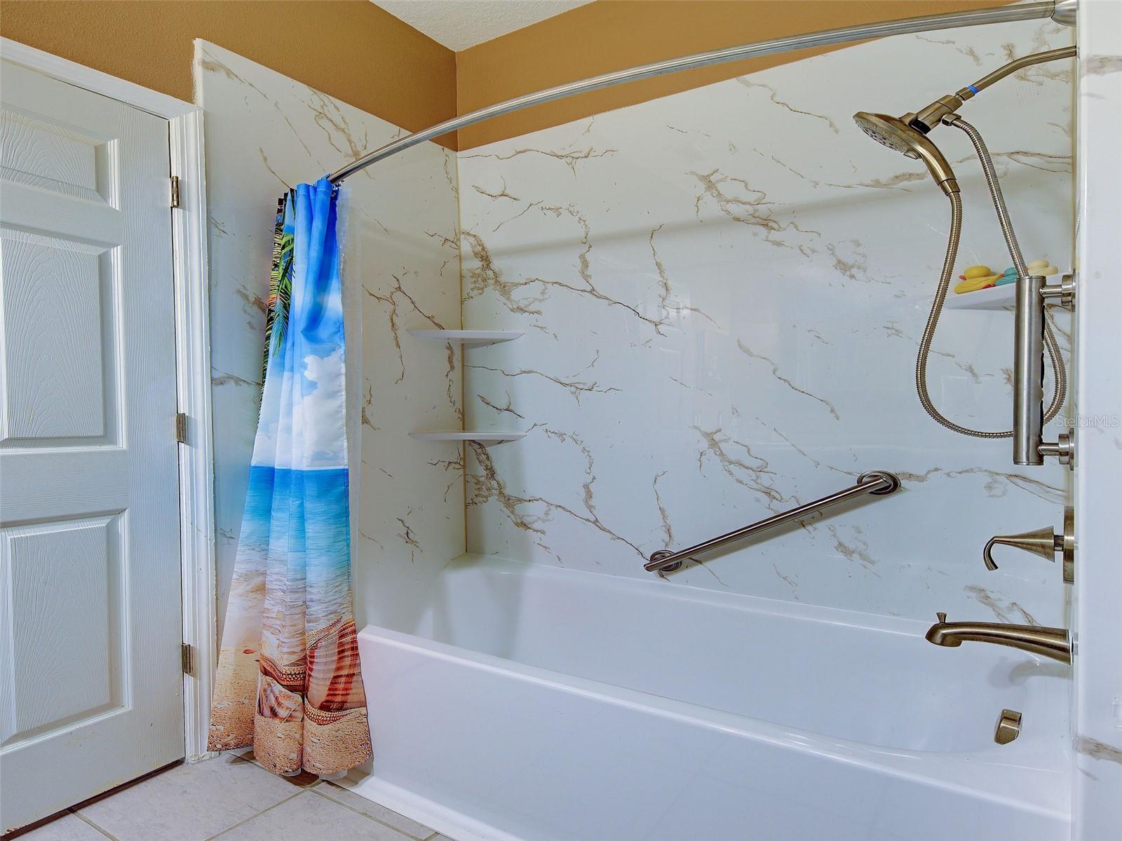 PELICAN POINTE GOLF & COUNTRY CLUB - Residential