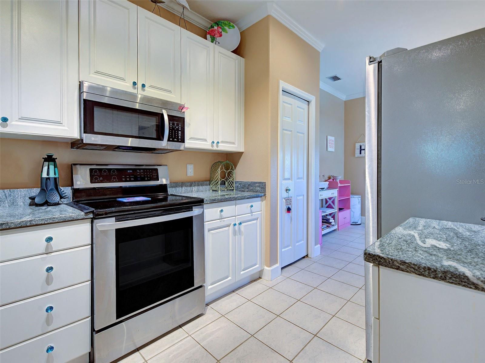 PELICAN POINTE GOLF & COUNTRY CLUB - Residential
