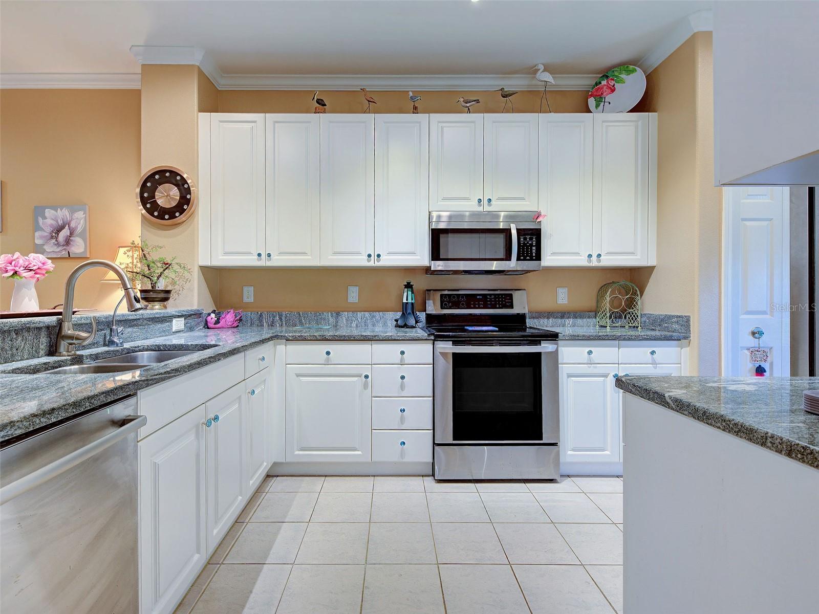 PELICAN POINTE GOLF & COUNTRY CLUB - Residential