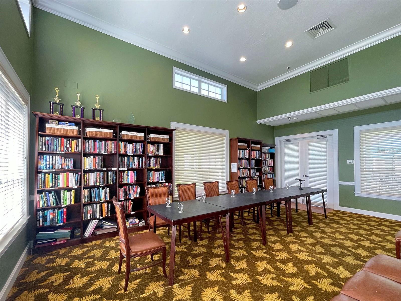 PELICAN POINTE GOLF & COUNTRY CLUB - Residential