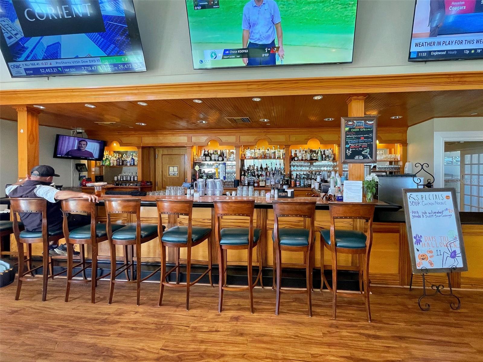 PELICAN POINTE GOLF & COUNTRY CLUB - Residential